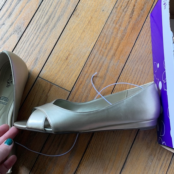 NWT East5th Open Toe Gold Wedge - 11 - Picture 4 of 5